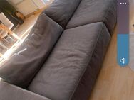 Tolles Wildleder-Sofa, Maxi-Sofa mit großem Hocker für L-Form - Frankfurt (Main) Bergen-Enkheim