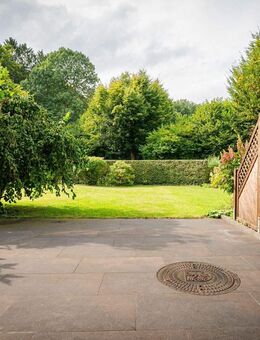 Exklusive 3-Zimmer-Wohnung mit großzügigem Gartenanteil - Ahrensburg