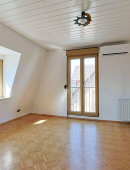 Doppelhaushälfte mit Einliegerwohnung, Hofgemeinschaft und separatem Gartenbereich - Karlsbad