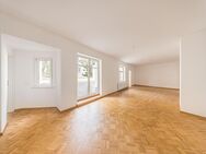 Sofort bezugsfertig: Frisch renovierte Dachgeschosswohnung mit 40 m² großer Süd-Terrasse - Leipzig