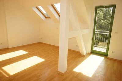 Frei ab 1.7.25 - INKL. EBK + Balkon - Bad mit Wanne+Fenster