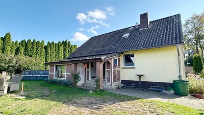 Einfamilienhaus mit Doppelgarage auf dem Dorf! (SY-6393)