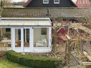 Haus-Bungalow mit Lärchenholz-Fassade, viel Komfort, Erholung und schönem Grundstück in Strandnähe - Wiek