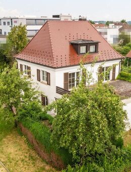 Historisches Zweifamilienhaus mit Entwicklungspotenzial und weitläufigem Grundstück in Mengen - Mengen