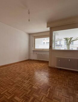 Charlottenburg: Eislebener Str: SOFORT BEZIEHBARE 4-Zimmer-Wohnung mit 74 m² - HP + SÜD-Loggia - Berlin