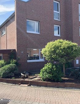 Bergkamen-Mitte: Moderne DHH mit PV-Anlage (12?kWp), Wintergarten & Garten - bezugsfrei - Bergkamen