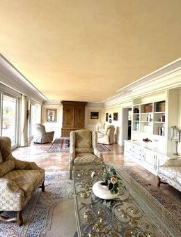 Exklusives, großzügiges Penthouse mit 2 Garagen und großer, sonniger Panoramaterrasse in Traumwohnlage - Offenburg