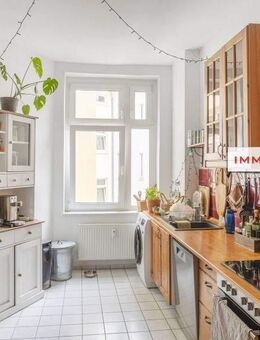 IMMOBERLIN.DE - Gefragte Kiezlage: Helle Stuck-Altbauwohnung mit schönem Ambiente - Berlin