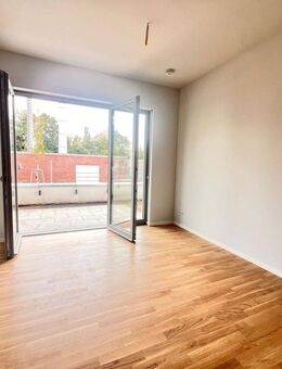 Helle 2 Zimmerwohnung in Nauen mit offener Einbauküche und Terrasse - Nauen