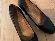 Getragene Flugbegleiter heels pumps stewardess - Frankfurt (Main)