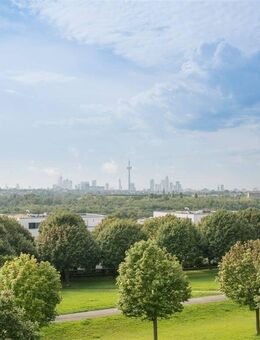 Moderne 3-Zimmerwohnung mit Panorama Skylineblick, EBK, Kellerabteil und TG-Platz! - Frankfurt (Main)