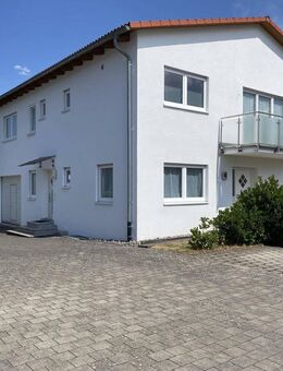 Einfamilienhaus mit großer Wohnung im OG, Gewerbehalle und Büro: - Kusterdingen