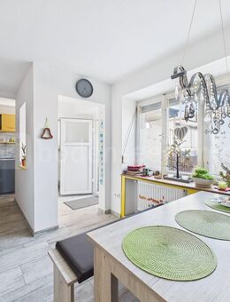 Charmante Doppelhaushälfte mit Garten, Terrasse und viel Potenzial in zentraler Lage von Mühlhausen - Mühlhausen-Ehingen