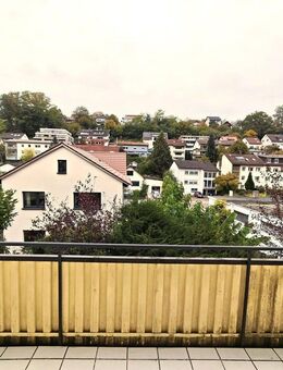Renovierte 4-Zimmer-Wohnung mit Balkon, Stellplatz und Einbauküche in schöner Lage von Neckargemünd - Neckargemünd