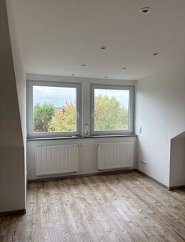 Helle 2 Zimmerwohnung mit hochwertiger Ausstattung und Stellplatz in Etwashausen! - Kitzingen