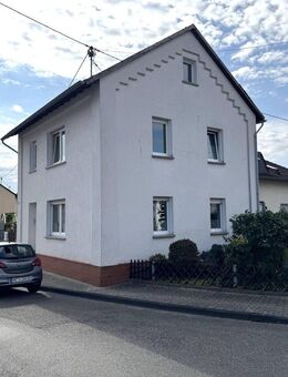 Bezugsfertiges Einfamilienhaus mit Pool, Einbauküche und Carport für zwei PKW - Neuwied
