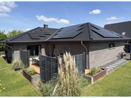 ERDWÄRME: Komfortabler Winkelbungalow Bj 2018 mit PV Anlage in ruhiger Lage 10 Minuten nach Husum! - Schwesing