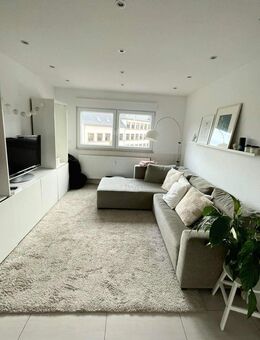 Schöne, sanierte und lichtdurchflutete drei Zimmerwohnung, zentral in Gießen* - Gießen