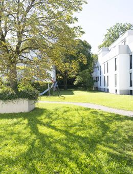 SOPART IMMOBILIEN - Helle 2-Zimmer-Erdgeschosswohnung in absoluter Toplage von Nymphenburg - München