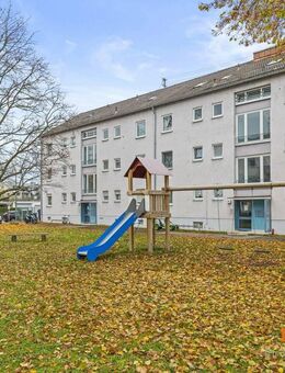 IMMOSPACE *** Fast 5% Rendite! RENOVIERTE 2 ZKB MIT KELLER UND EINZELGARAGE*** - Königsbrunn