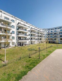 Moderne Wohnung mit Parkett, Dusche und großer Terrasse - Berlin