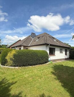 Großzügiges Ein- bis Zweifamilienhaus mit Garten, Garage, Keller, Billardzimmer mit Bar. - Stapelfeld
