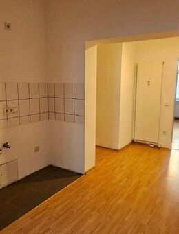 Helle 2-Zimmer Wohnung * zentrale Lage in Freiberg * verkehrsberuhigte Straße * Gemeinschaftsgarten - Freiberg