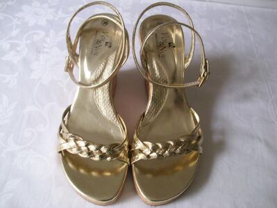 Keil Plateau Sandalette Gold Gr. 38 NEU | Kleinanzeige Damenschuhe Pumps Gold Absatz Schuhe in Nordrhein Westfalen