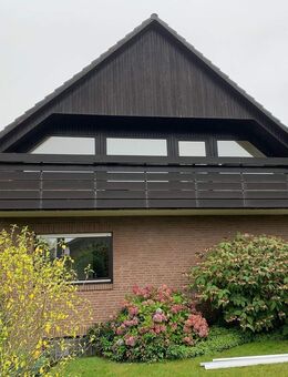 Helle Dachgeschosswohnung in Stade mit Balkon - Stade (Hansestadt)