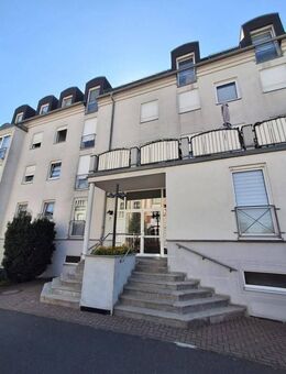 Objekt-Nr.: 8725 - Schöne vermietete 2-Zimmer-ETW im 1.OG mit Balkon, Wanne, Fahrstuhl und TG-Stellplatz in ruhiger Wohnlage in Plauen - Plauen