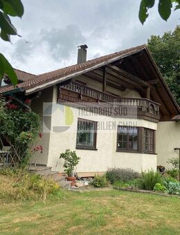 Viel Platz für Familie, Freiberufler oder nicht störendes Gewerbe: Großes EFH mit Einliegeroption - Burgrieden