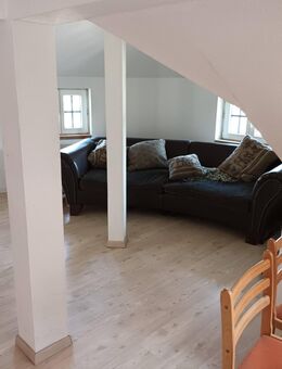 Charmante Dachgeschosswohnung - teils möbliert mit EBK - Auerbach (Vogtland)