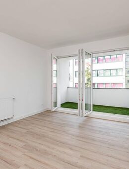 Kreuzberg: Glogauer Str.: ERSTBEZUG nach Sanierung: 2-Zi-Whg, 60 m² im VHS 3. OG + Balkon - SOFORT - Berlin