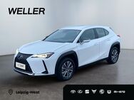 Lexus UX 300e, el Sitze Spurhalteass, Jahr 2022 - Leipzig Alt-West