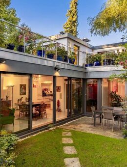Architekten Atrium-Haus mit Dachterrasse, Garten und Pool in idyllischer Villenlage - Planegg