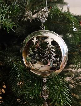 Weihnachtsdekoration/-kugel für Tanne oder Fenster kugelförmig Hirsch mit Tanne aus Metall - Essen