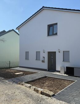 Kapitalanleger oder Eigennutzer aufgepasst !!! Modernes EFH Bj. 2024 mit Einbauküche und Stellplatz zu verkaufen !!! - Hirschau