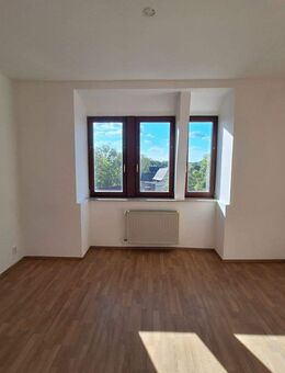 Großzügige, helle 5-Zimmer-Dachgeschosswohnung im Altbau - ruhige Lage mit Weitblick in Ammendorf - Halle (Saale)