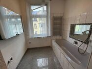 Mit Balkon, Fussbodenheizung, Einbauküche: Hochwertige 3 Zimmerwohnung - Hof