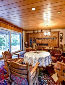 Großzügiger Bungalow mit wohnlich ausgebautem Keller, Kamin und Garage in attraktiver Lage von Soest - Soest