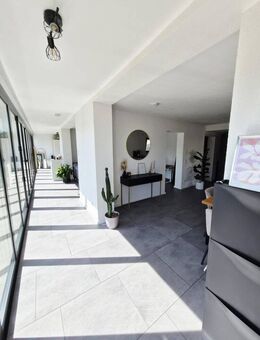 Helle 2,5-Zimmer Wohnung mit Penthouse-Charakter und Panoramablick - Pfullingen