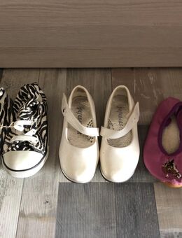 Kinder Schuhe Größe 25 - Königsbach-Stein
