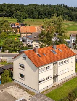 Schöne 2-Zimmer DG-Wohnung in Berg-Weiler mit Außenstellplatz - Berg (Baden-Württemberg)