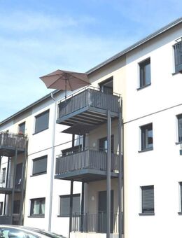 3 ZKB-Dachgeschosswohnung im 2.OG (Dachgeschoss) / Fußbodenheizung / Balkon / Einbauküche / Stellplatz / Kellerraum - Konz