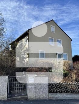 Hier wohnt man gerne: Große Familie willkommen! Einfamilienhaus mit ELW in Sulzbach-Rosenberg - Sulzbach-Rosenberg