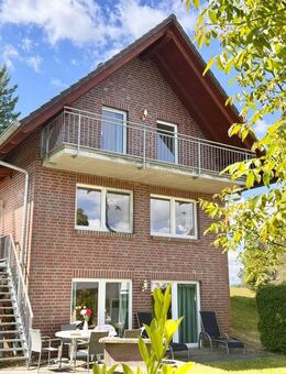 HORN IMMOBILIEN großes Ferienhaus in Röbel an der Müritz, zwei Terrassen, Balkon, zwei Einbauküchen - Röbel (Müritz)