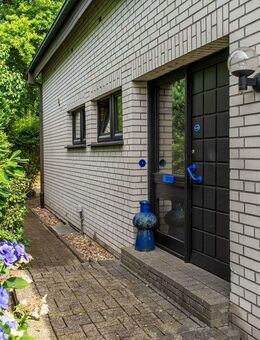 Architektonisches Wohnerlebnis: Großes Einfamilienhaus mit weitläufigem Garten - Oldenburg
