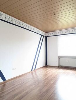 Charmante 2-Zimmer-Eigentumswohnung mit Einbauküche & Carport in ruhiger Lage von Hummeltal - Hummeltal