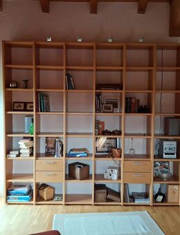 Großes Holzbücherregal mit vielen Fächern und Schubladen - Murnau (Staffelsee)