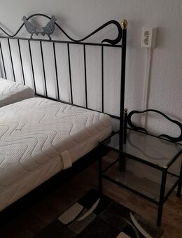 schwarzes Metallbett - Berlin Marzahn-Hellersdorf